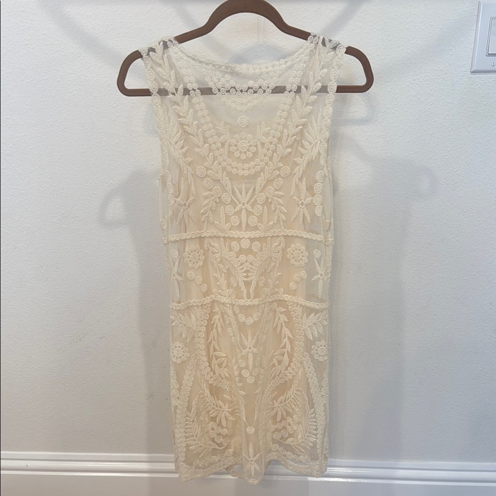 Express Cream Sheath Mini Dress Scoop Neck Sleeveless